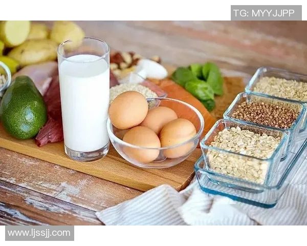 足球球星独特饮食揭秘：从健康饮食到能量补给助力赛场表现